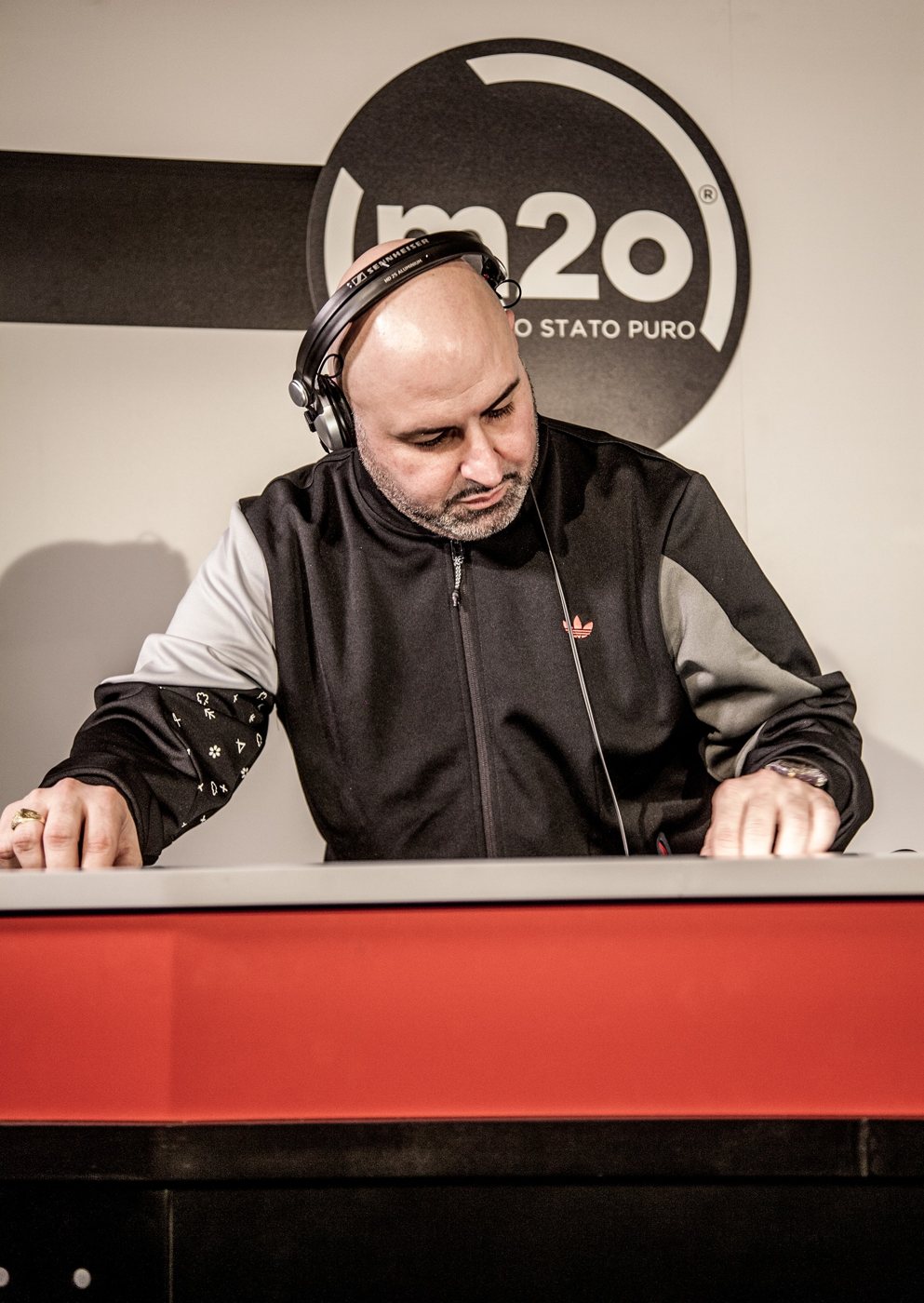 Prima stagione, Federico Scavo in consolle nella Provenzano DJ Zone