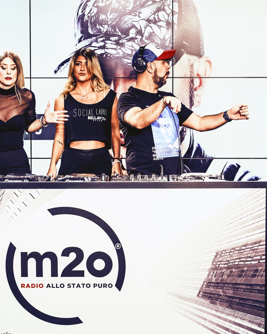 In consolle sullo stage dei Festival di m2o